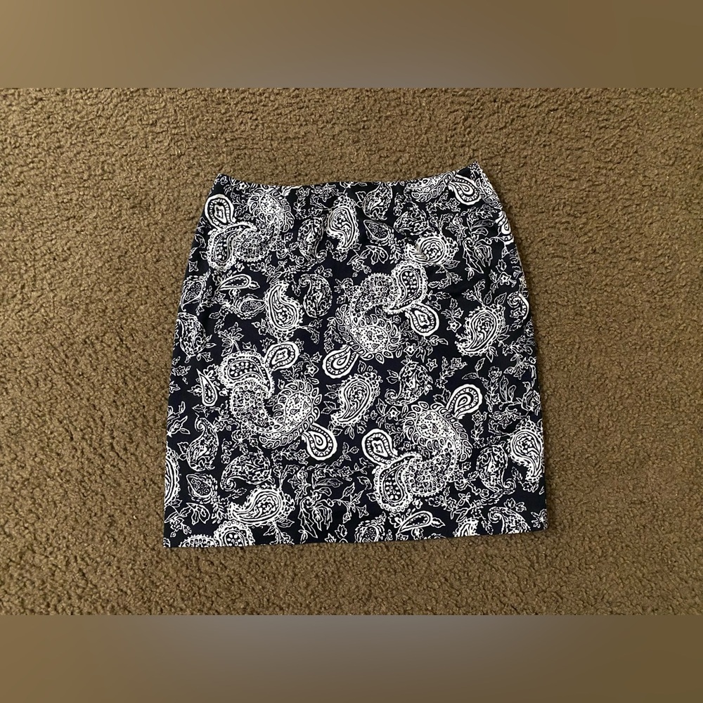 🌷Lauren Ralph black and white paisley mini skirt size 4(P)